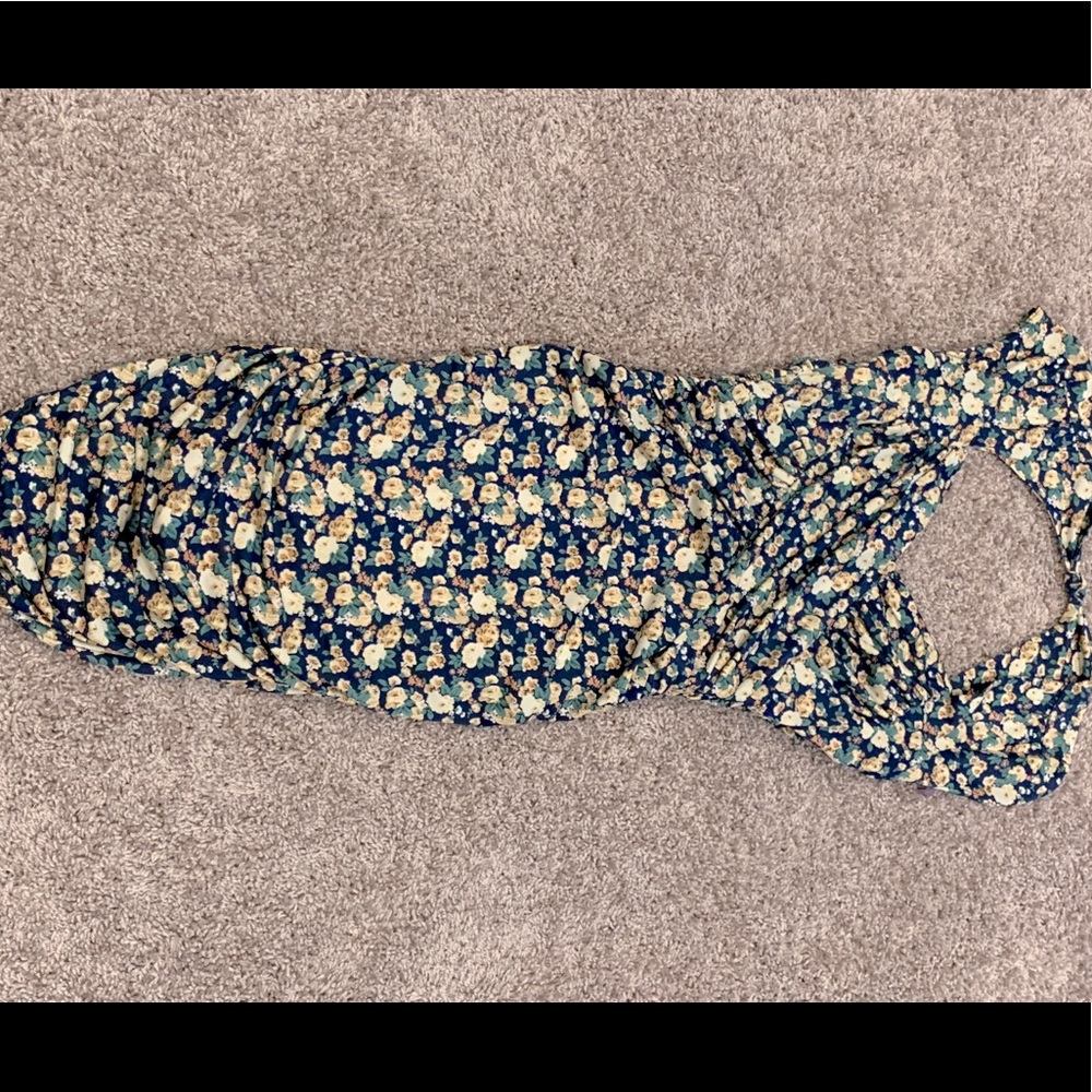 Keyhole back, floral bodycon style dress.